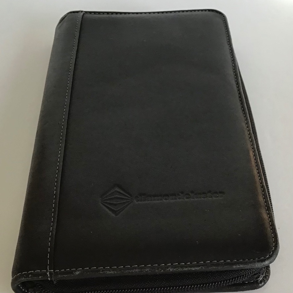 LEED’S Black Leather Passport‎ Organizer Zipper Close Card Slots Pocket Pen Slot